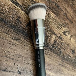 170 MAC Foundation Brush